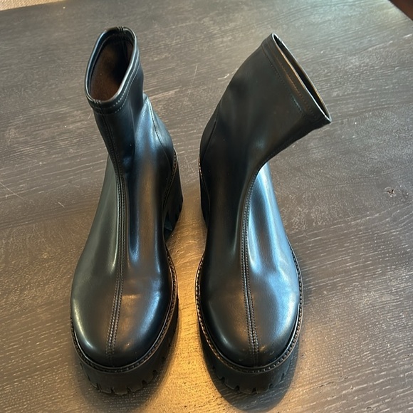 Frame Le Croyden Faux Leather Pull on Lug Sole Boot Blqck - Picture 9 of 14